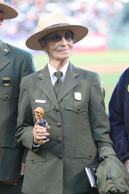 Betty Reid Soskin in her NPS uniform at an event honoring Rosie the Riveters.